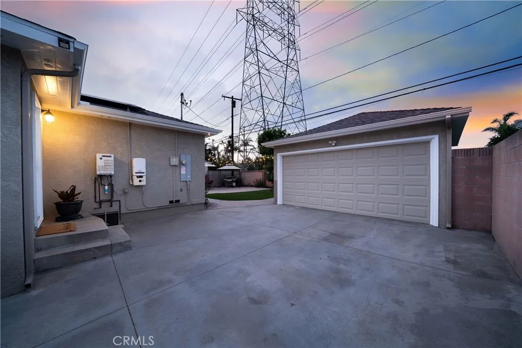 Lakewood, California 90713, United States, 3 Bedrooms Bedrooms, ,2 BathroomsBathrooms,Residential,Pending,153833
