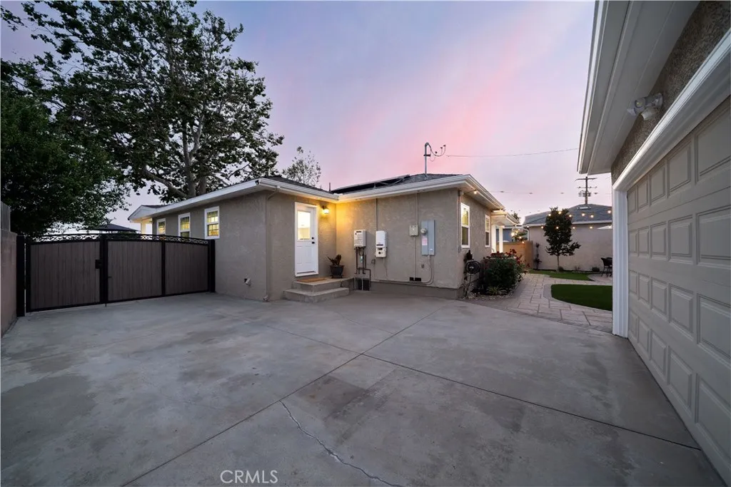 Lakewood, California 90713, United States, 3 Bedrooms Bedrooms, ,2 BathroomsBathrooms,Residential,Pending,153833