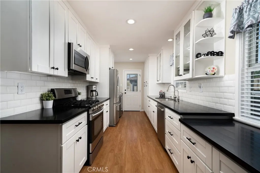 Lakewood, California 90713, United States, 3 Bedrooms Bedrooms, ,2 BathroomsBathrooms,Residential,Pending,153833