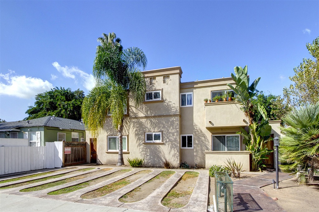 NORTH PARK GEM~ Gorgeous end unit condo in the heart of North Park! Completely refurbished in 2007! Spacious, open floor plan with a large living room and plenty of natural light. Beautiful kitchen with granite counters, cherry stained cabinets, stainless steel appliances and ample storage. Master suite features a nicely tiled shower and pedestal sink. 2nd bathroom has granite vanity with a cherry cabinet and attractive tiled shower/tub combination. Neighborhoods: North Park Equipment: Dryer, Range/Oven, Washer Other Fees: 0 Sewer: Sewer Connected Topography: LL