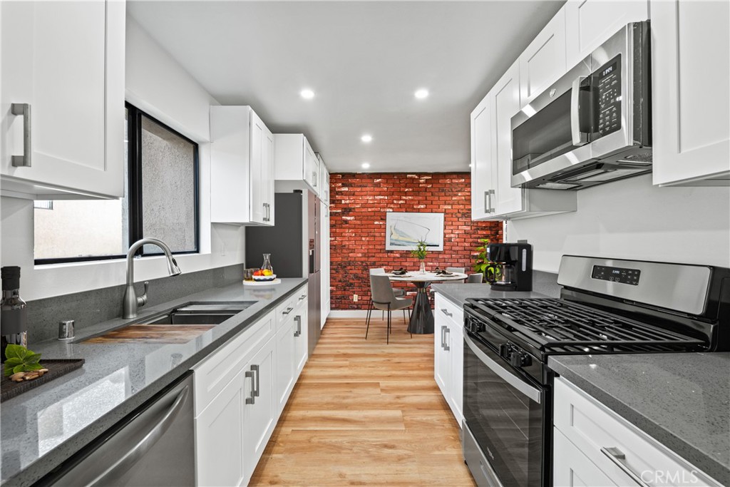 13825 Beaver Street 43