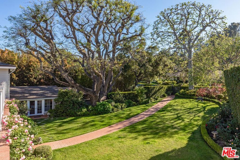 Photo of 685 Elkins Road, Los Angeles, CA 90049 (MLS # 26637017)