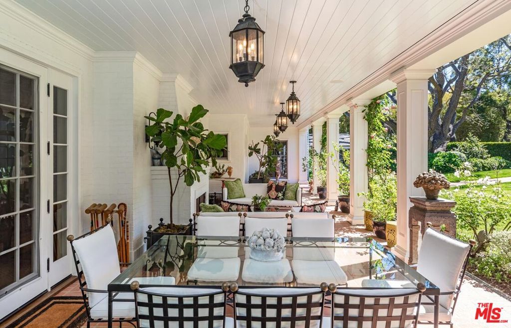 Photo of 685 Elkins Road, Los Angeles, CA 90049 (MLS # 26637017)