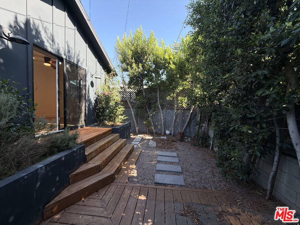 2418 Dallas Street