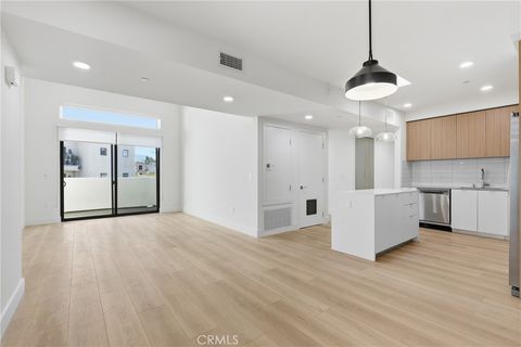Photo of 12078 Guerin Street #207, Studio City, CA 91604 (MLS # SR25269560)