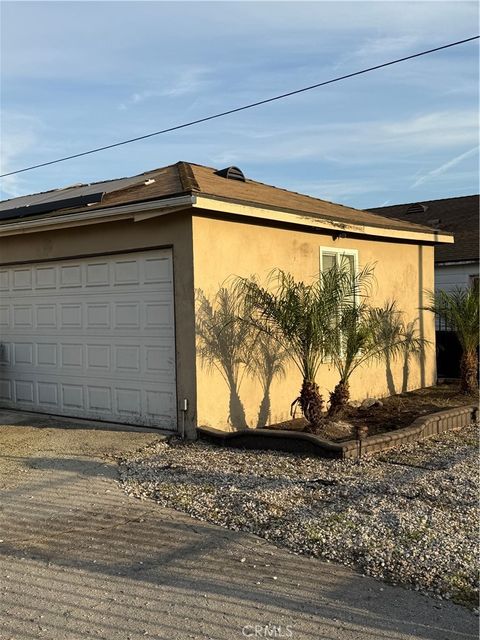 Photo of 1608 N Grape Ave, Compton, CA 90222 (MLS # IN26046082)