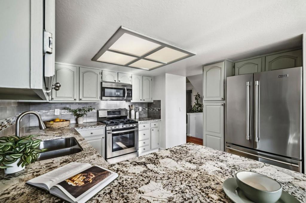 813 Isbel Court