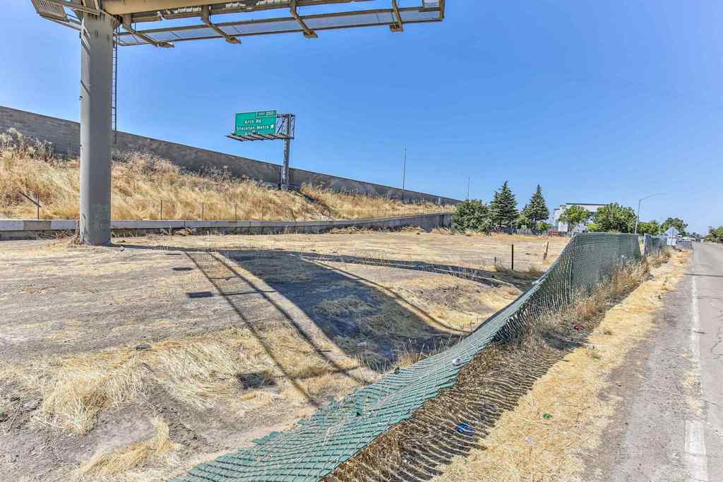 5133 S St Rt 99 W Frontage Rd