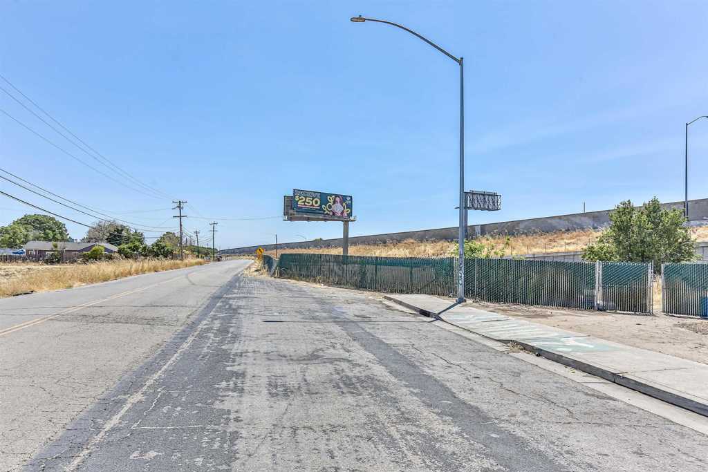 5133 S St Rt 99 W Frontage Rd