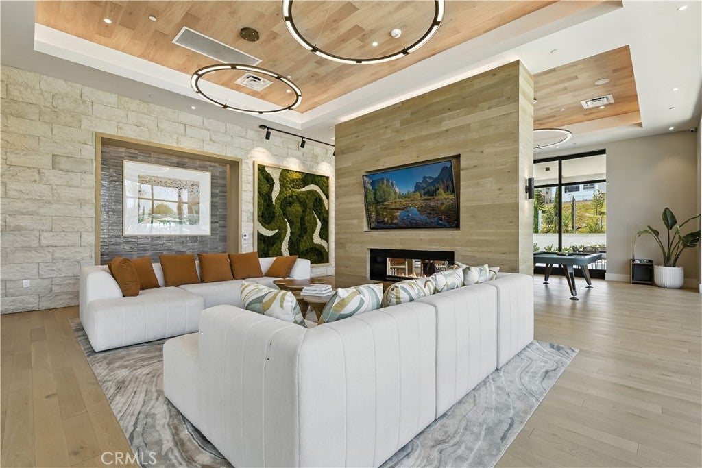 365 Mariposa Way