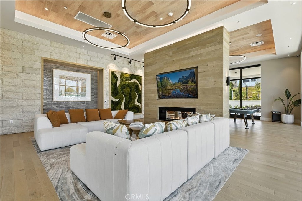 365 Mariposa Way