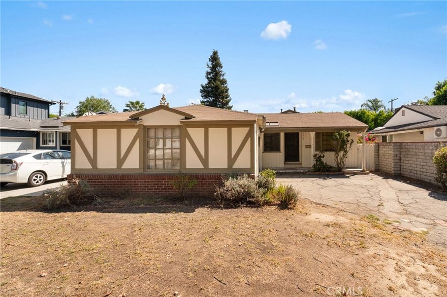 This prime development opportunity awaits on a picturesque, tree-lined street in one of Sherman Oaks’ most desirable neighborhoods. The existing 3-bed, 1-bath home sits on a generous 6,757 sq. ft. flat lot, offering plenty of potential for developers, investors or someone looking to create their dream home. Located within the highly rated Kester Elementary School District and nearby top private schools, this property offers convenient access to the Sepulveda Basin Recreation Area, premier shopping and dining destinations, and the 405 freeway, making it an exceptionally commuter-friendly location.

This special home is a rare find and located in a desirable pocket of Sherman Oaks.