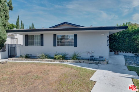 Photo of 15013 Hartsook Street, Los Angeles, CA 91403 (MLS # 26989589)