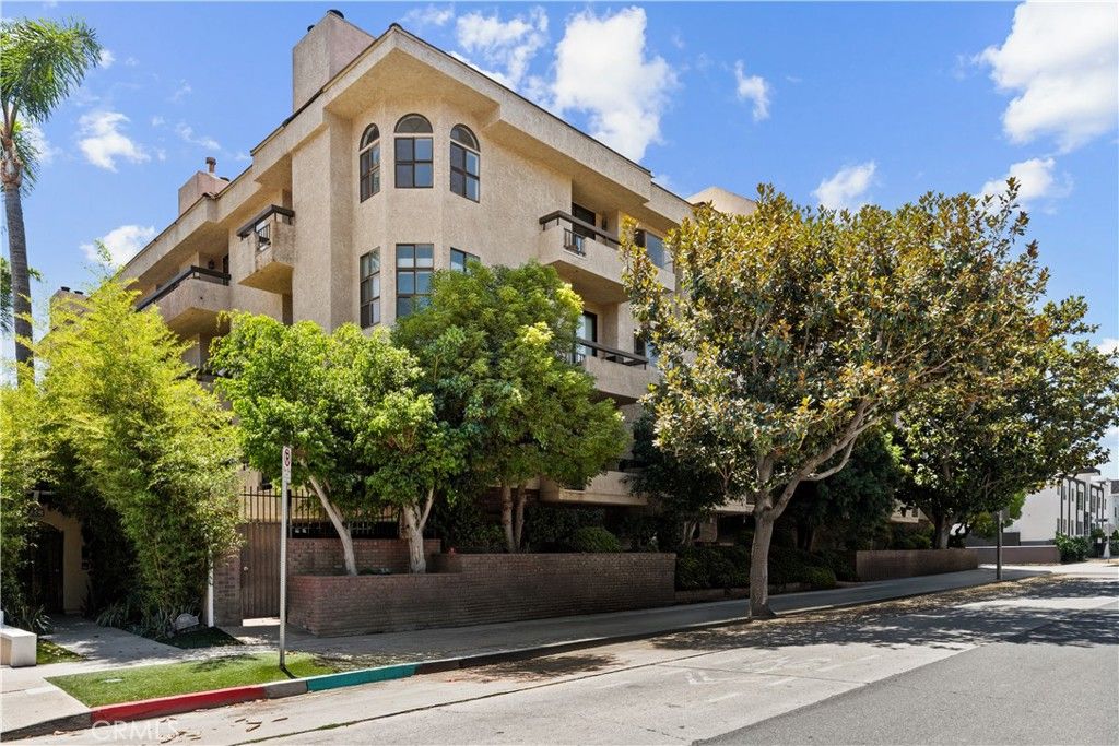Photo of 8642 Gregory Way #204, Los Angeles, CA 90035 (MLS # BB25245512)