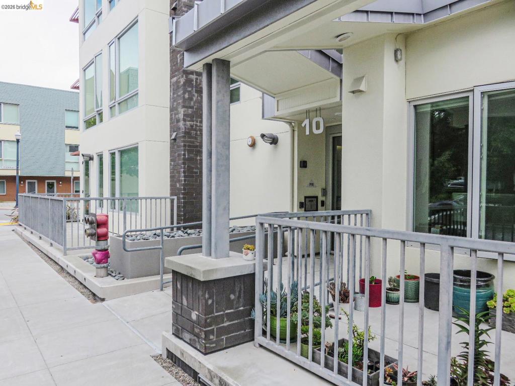 10 Innes Ct 307