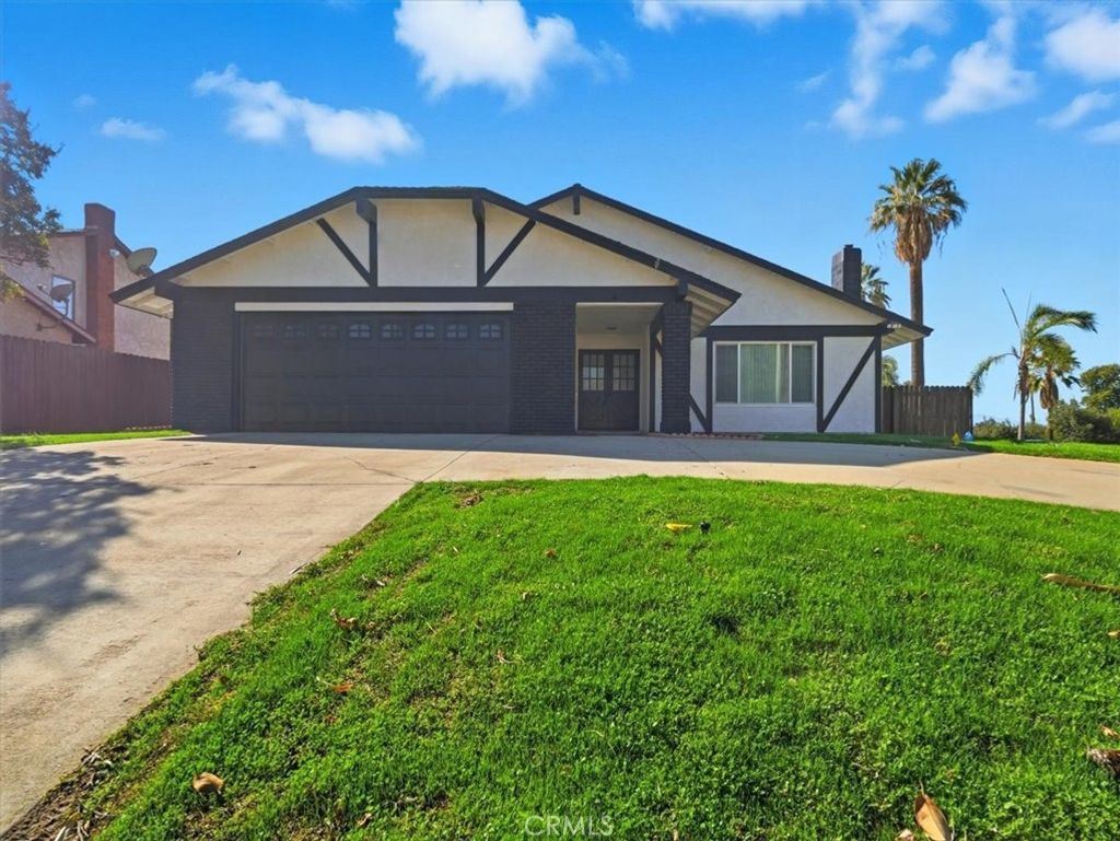 Photo of 313 N Dearborn St, Redlands, CA 92374 (MLS # CV25244004)