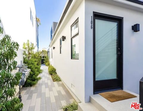 Photo of 483 Washington Boulevard, Marina Del Rey, CA 90292 (MLS # 26643489)