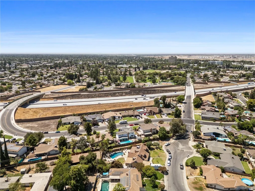 Bakersfield, California 93309, United States, 3 Bedrooms Bedrooms, ,2 BathroomsBathrooms,Residential,Active,195768