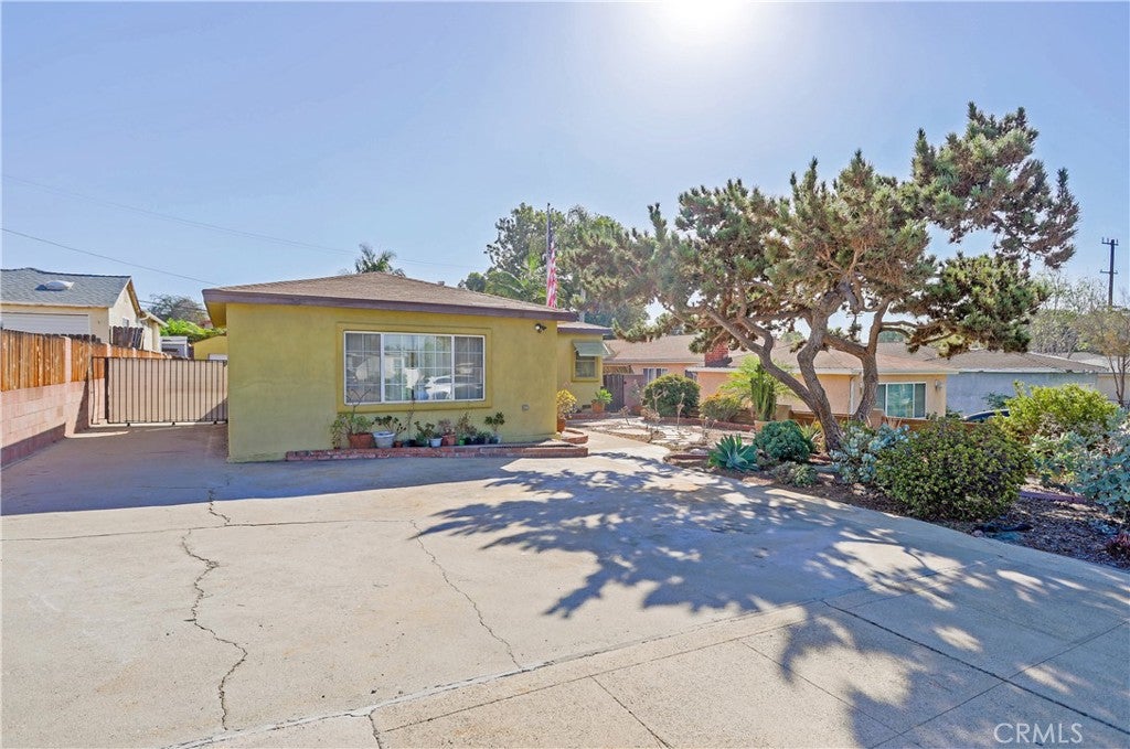 21138 La Salle Avenue