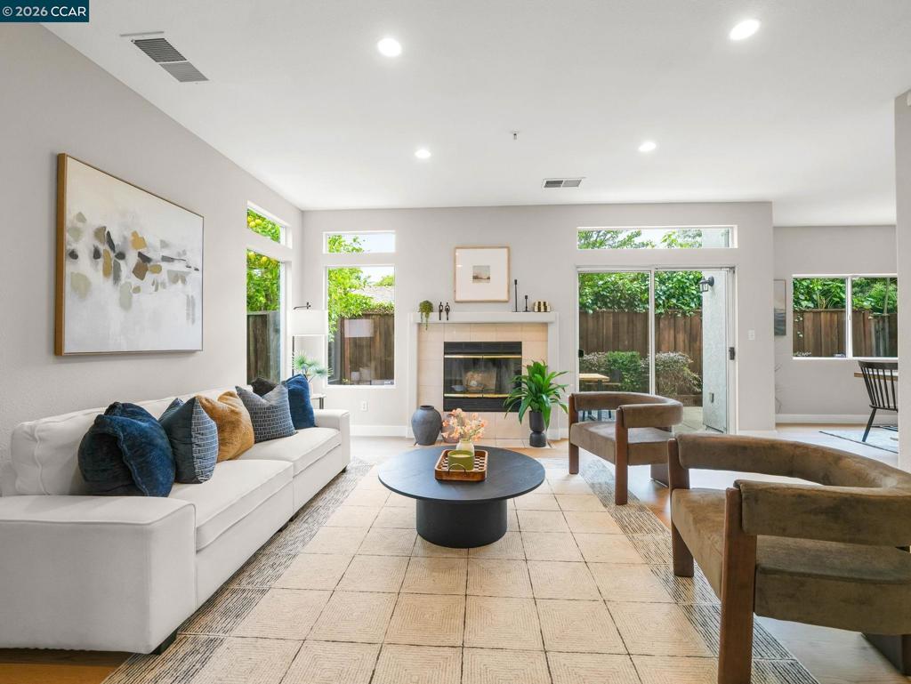 210 Ivywood Dr