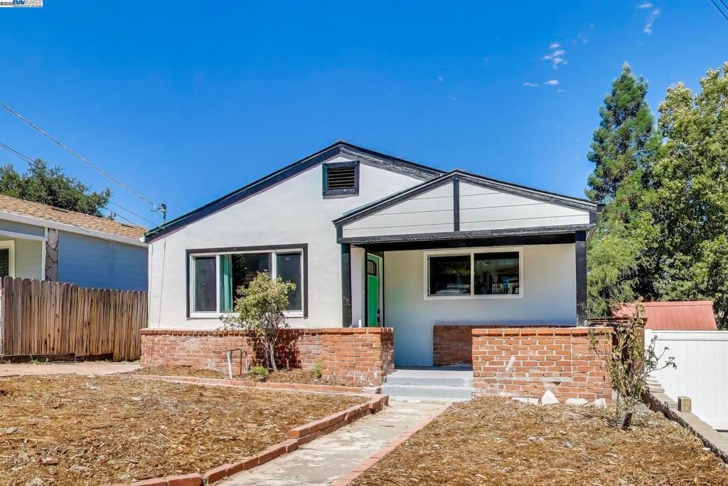 Photo of 2131 POMONA AVE Ave, Martinez, CA 94553 (MLS # 41114676)