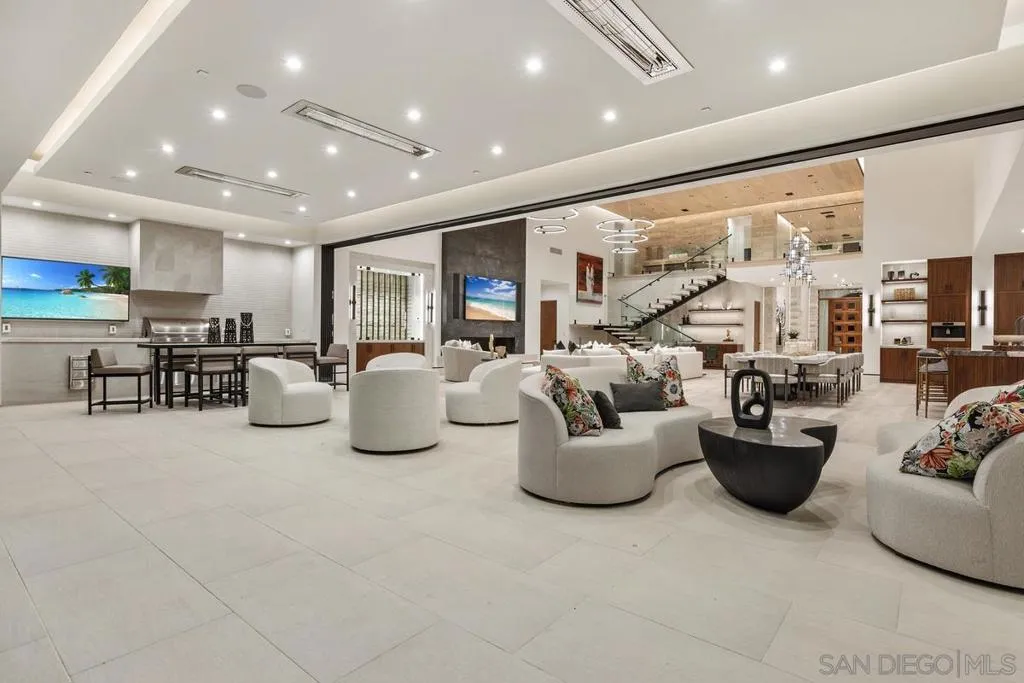 Rancho Santa Fe, California 92067, United States, 7 Bedrooms Bedrooms, ,10 BathroomsBathrooms,Residential,Active,33923