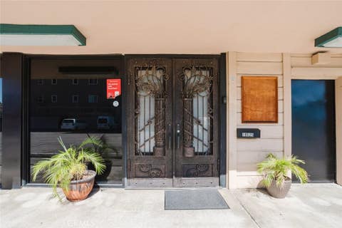 Photo of 18525 Burbank Boulevard, Tarzana, CA 91356 (MLS # SR26124853)