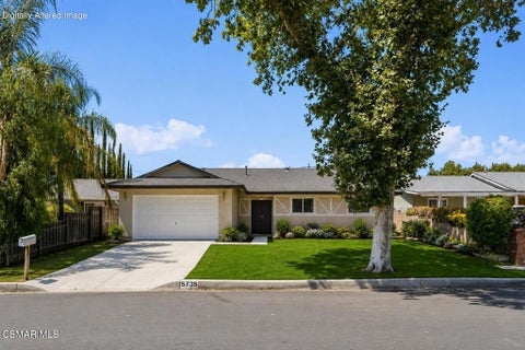 Photo of 5735 Katherine Street, Simi Valley, CA 93063 (MLS # 226003007)