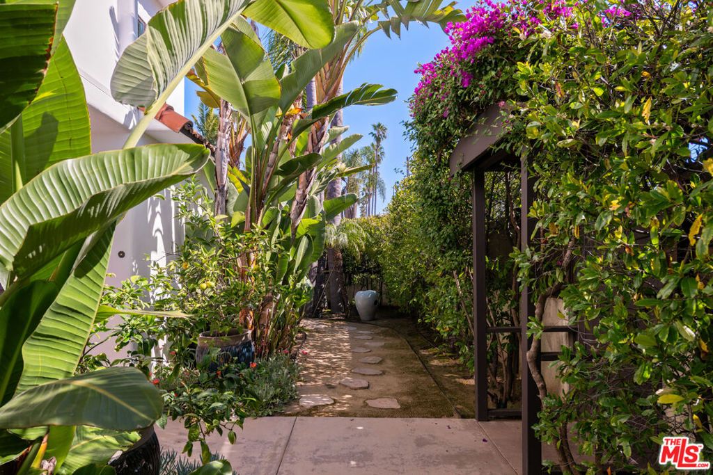 Photo of 697 Washington Boulevard, Marina Del Rey, CA 90292 (MLS # 26670483)