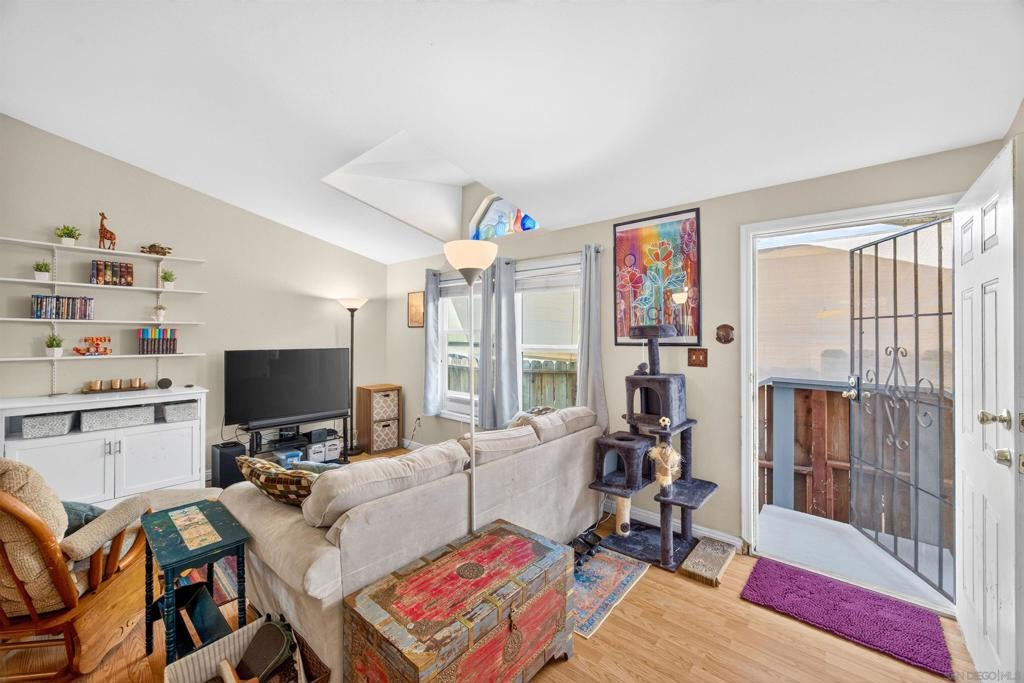 1638 Calavo Rd 35