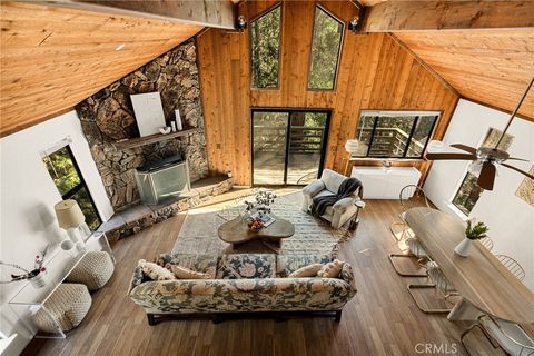 Photo of 855 Deer, Crestline, CA 92325 (MLS # IG26050418)