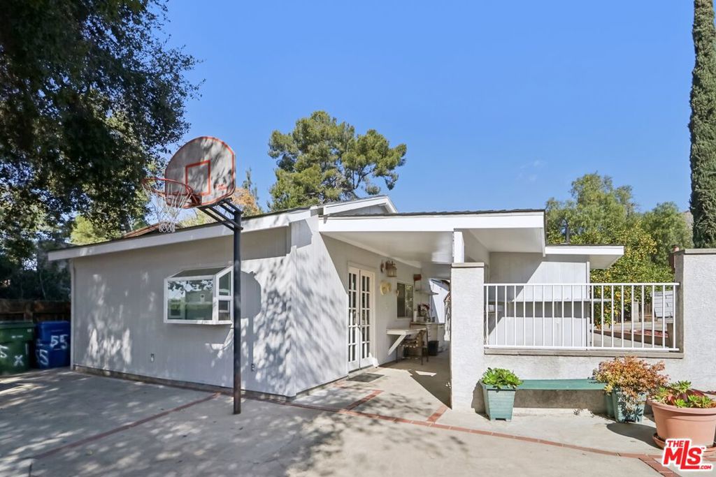 10055 La Tuna Canyon Road