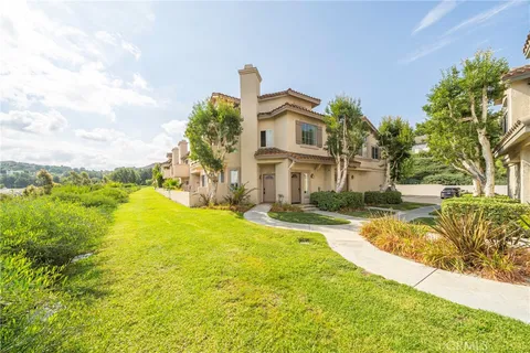 7917 E Viewrim Dr, Anaheim Hills, CA 92808 - MLS#: PW25238323