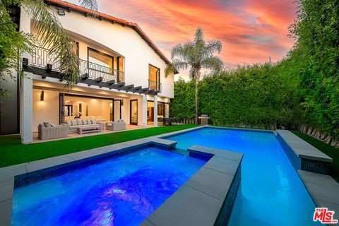 Photo of 419 N Edinburgh Avenue, Los Angeles, CA 90048 (MLS # 26829193)