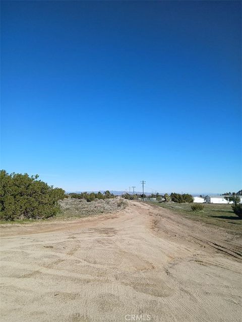Photo of 0 yucca Terrace Road, Phelan, CA 92371 (MLS # HD26005793)