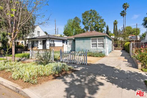 Photo of 425 W Riverside Drive, Burbank, CA 91506 (MLS # 26672679)