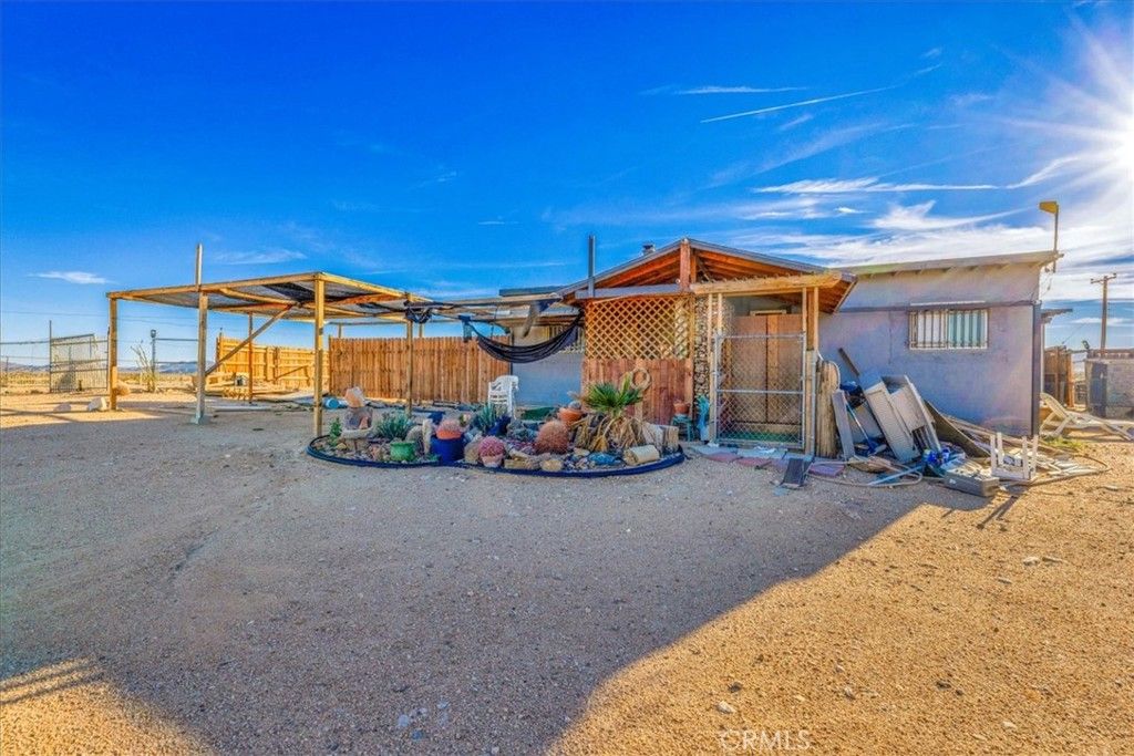 Photo of 5048 Godwin Rd, 29 Palms, CA 92277 (MLS # JT25278404)