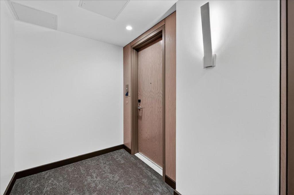 188 W Saint James Street 11101
