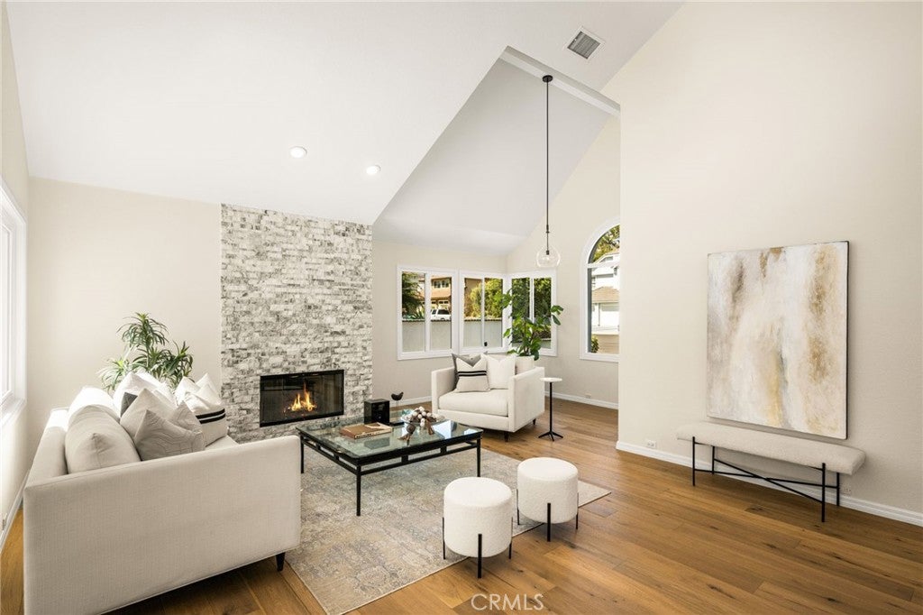 1086 Castlerock