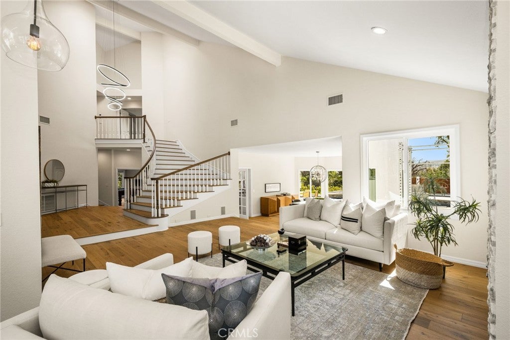 1086 Castlerock