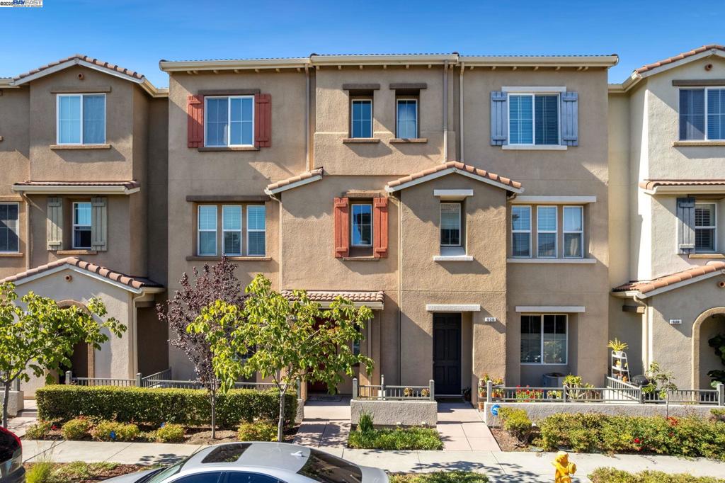 Welcome to 626 Moss Way in Hayward's desirable Cannery Park area. This charming tri-level townhouse offers 3 spacious bedrooms and 2.5 bathrooms, providing an ideal combination of comfort and functionality. The home was a model home and has over $90,000 worth of builder upgrades! The well-appointed kitchen features modern appliances and ample storage, perfect for hosting family and friends. The bedrooms are generously sized, with the primary suite offering a peaceful retreat. Designed with a multi-level layout, this home provides privacy and versatile living space. Conveniently located near BART, and just minutes from Highway 880 and 92, offering easy access to the Bay Area. Enjoy proximity to parks, recreational activities, and local amenities in a vibrant neighborhood. Don't miss the opportunity to own this beautiful home in the thriving Cannery Park community!