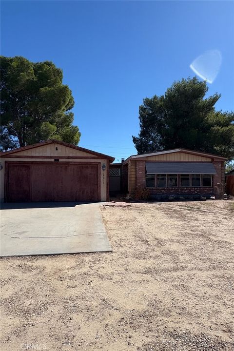 19017 Panther Adelanto CA 92301