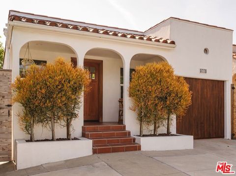 Photo of 3773 S St Andrews Place, Los Angeles, CA 90018 (MLS # 26834801)