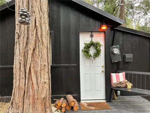 Photo of 23786 Wildwood LN, Crestline, CA 92325 (MLS # PW26195822)