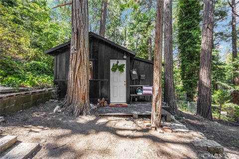 Photo of 23786 Wildwood LN, Crestline, CA 92325 (MLS # PW26195822)