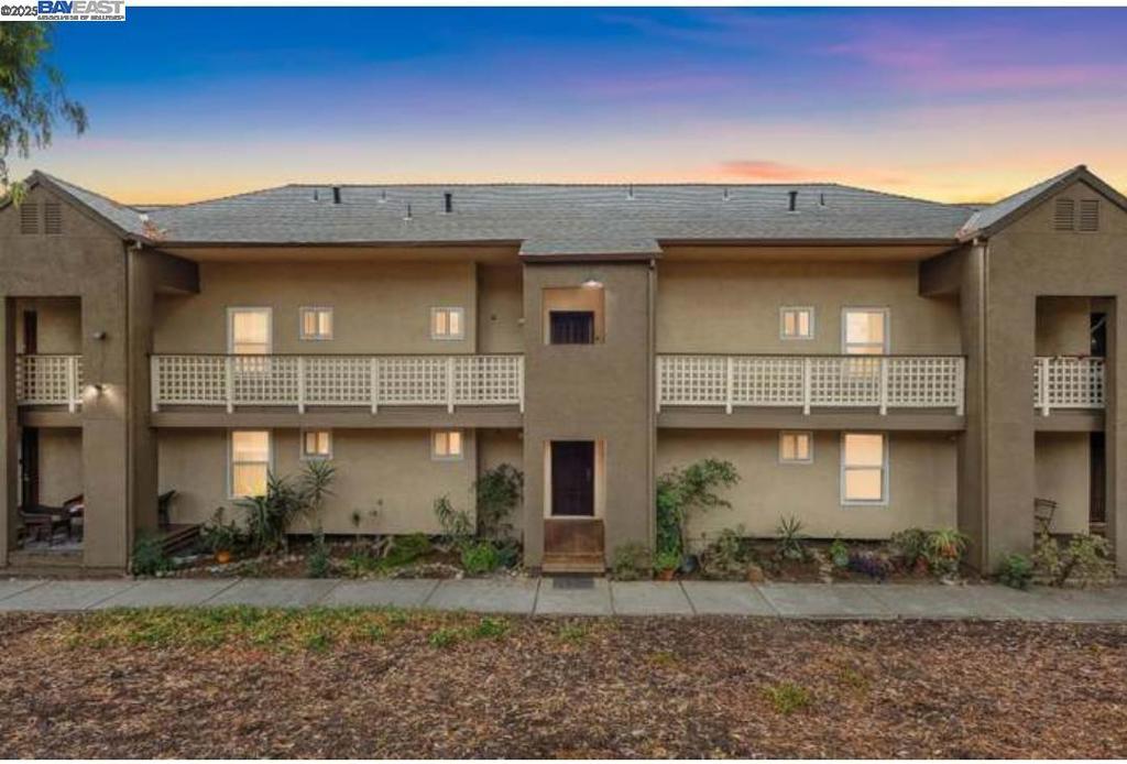 Welcome to this charming home in the desirable Clarendon Hills community. Ideally located with no front neighbors and no unit below, this peaceful home offers a private front porch overlooking the hillside. Features include fresh interior paint, new carpet, in-unit laundry, and a covered balcony with city views. Move-in ready! HOA dues include water, garbage, and sewer.