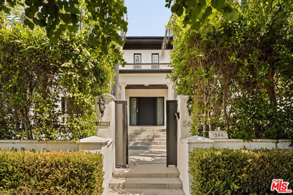 Photo of 564 N Normandie Avenue, Los Angeles, CA 90004 (MLS # 25584993)