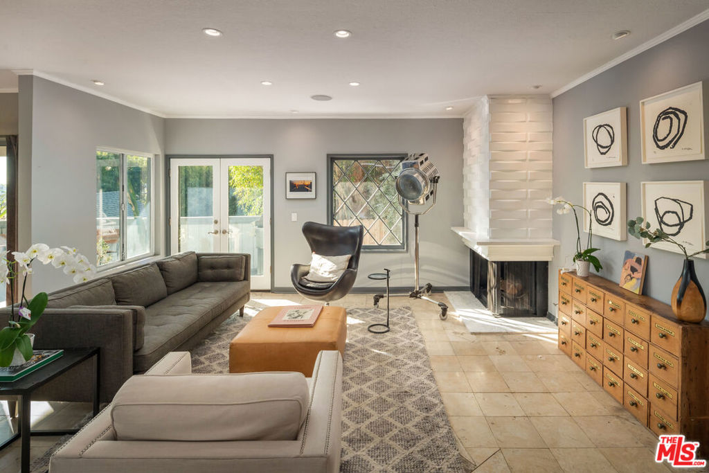 1133 N Clark Street 103