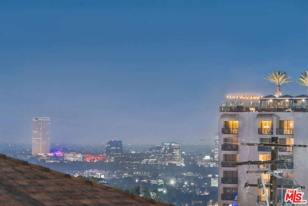 1133 N Clark Street 103