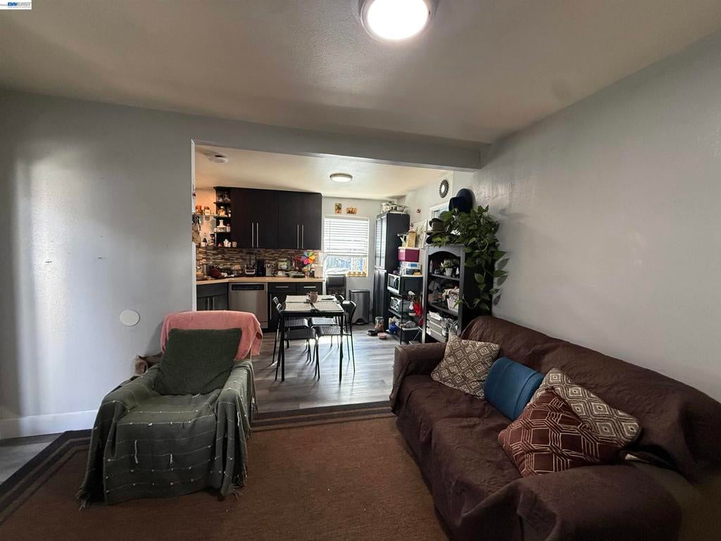10209 & 10211 Pippin St